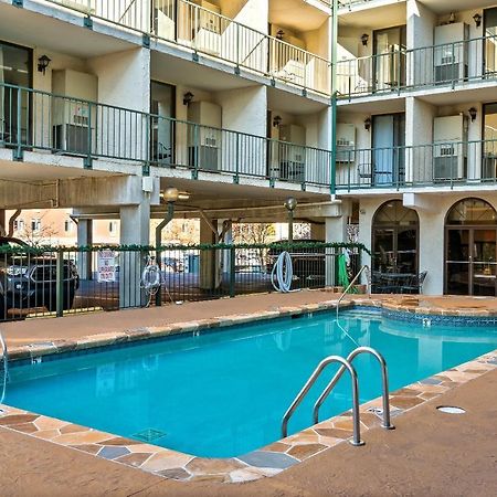 Lovely Condo W/ Indoor Pool *Only Steps To Parkway ガトリンバーグ エクステリア 写真