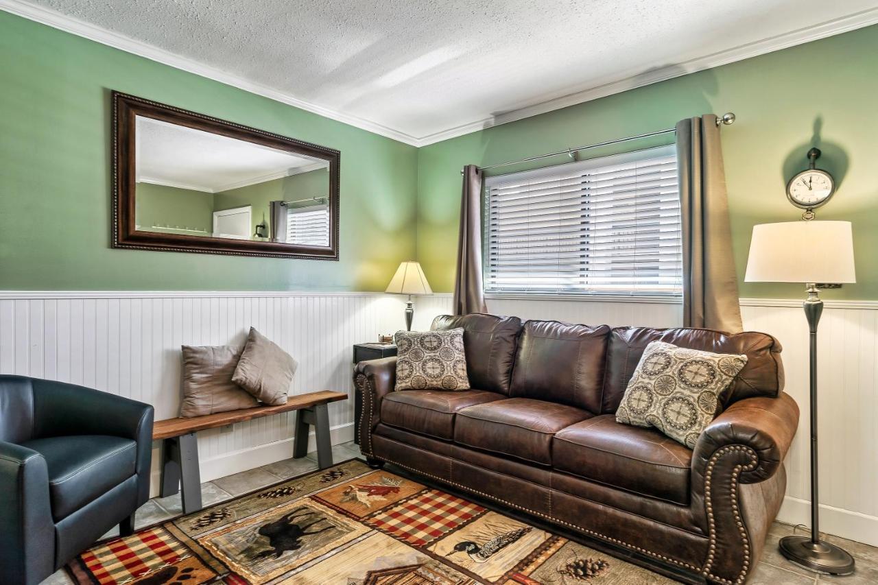 Lovely Condo W/ Indoor Pool *Only Steps To Parkway ガトリンバーグ エクステリア 写真